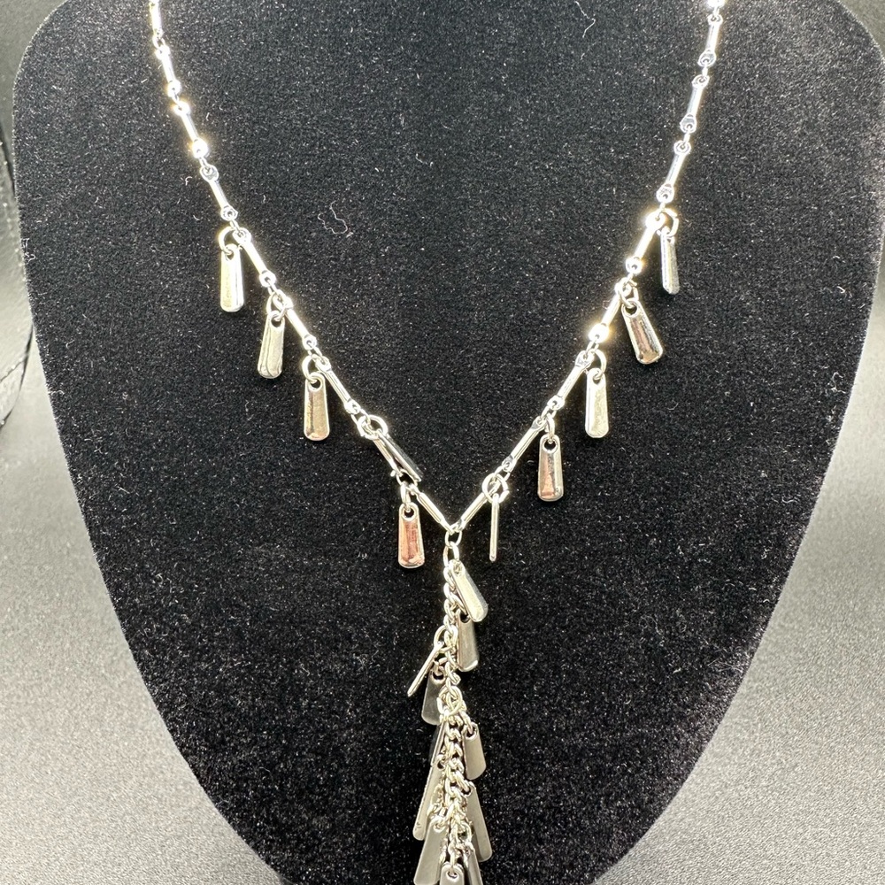 Matching earrings and necklace set silver - Picture 3 of 4